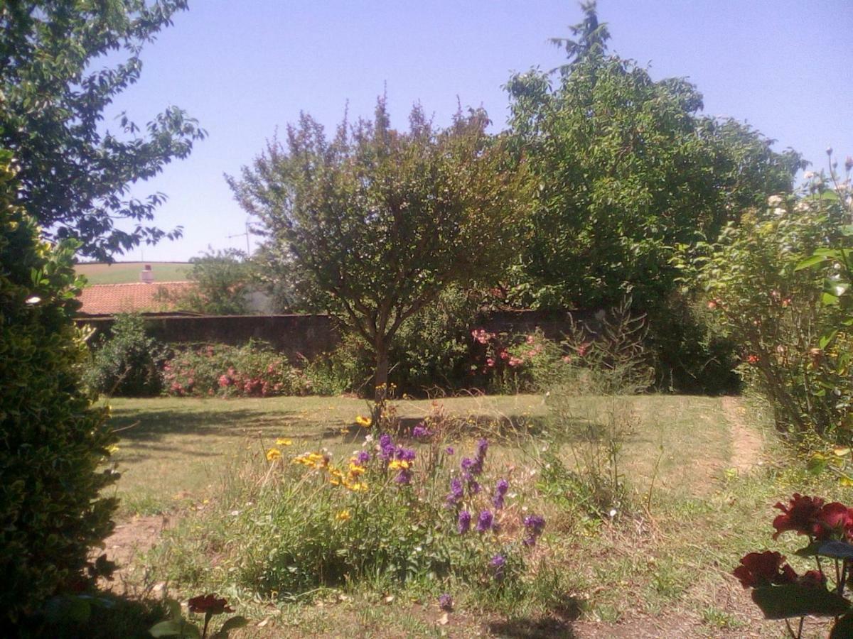 Le Gite De Réaumur Exteriör bild